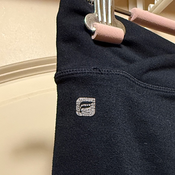 Fabletics Black Cropped Leggings - Picture 3 of 3